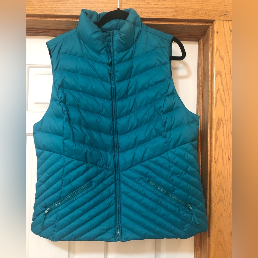 Talbots puffer vest, XL, emerald green shade.
